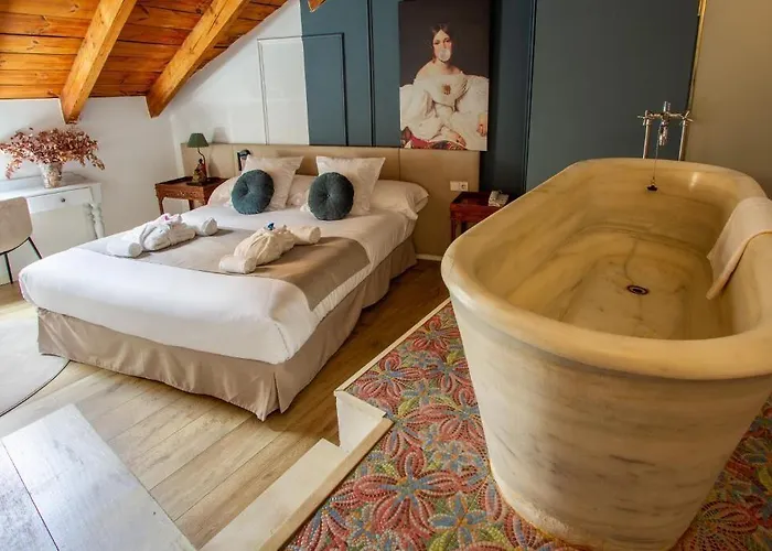 Les Monges Palace Boutique فندق لقنت
