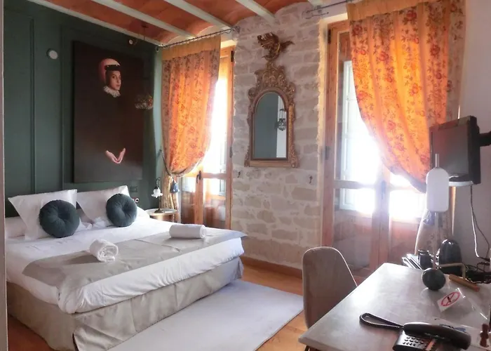 Les Monges Palace Boutique فندق لقنت