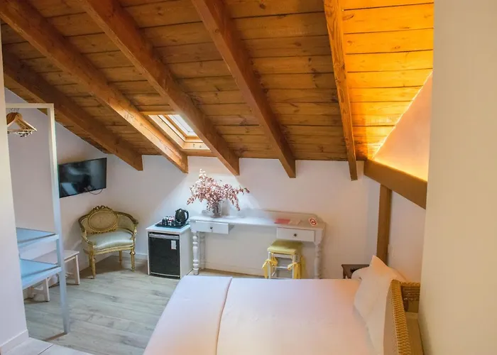 فندق Les Monges Palace Boutique 3*